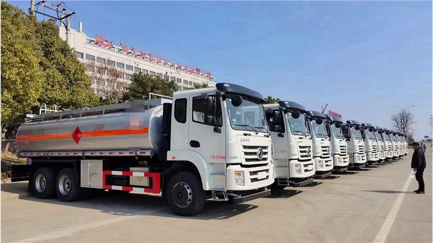 國(guó)六東風(fēng)錦程后雙橋15噸碳鋼運(yùn)油車市場(chǎng)行情與選購指南