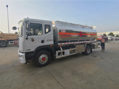 大多利卡14噸鋁合金運(yùn)油車價(jià)格與市場(chǎng)分析