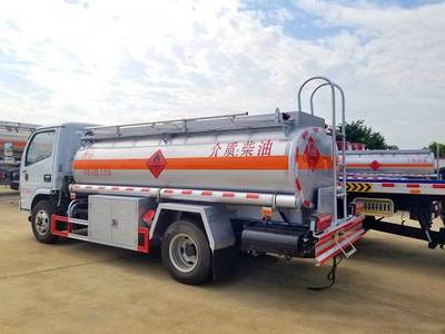 湖北油罐車——工地運(yùn)油車護(hù)航施工，支持分期助力無憂運(yùn)營(yíng)